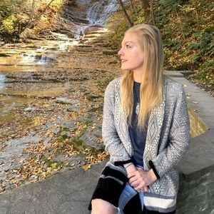 Meet your Posher, Brittney